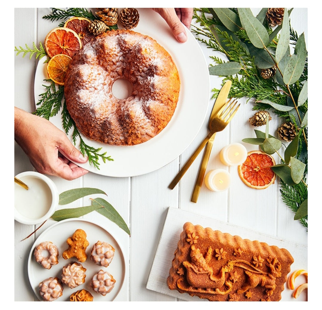 Nordic Ware Holiday Teacakes Cakelet Pan