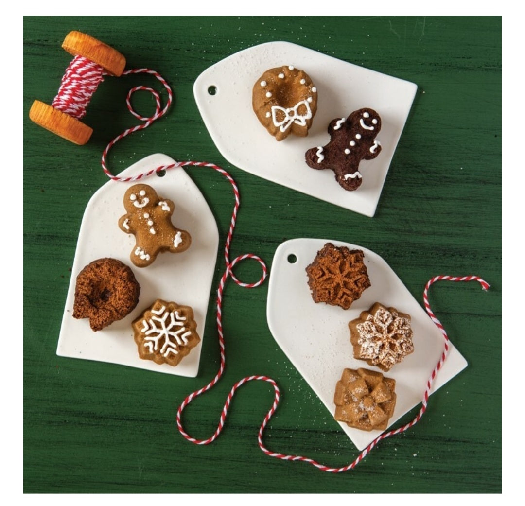Nordic Ware Holiday Teacakes Cakelet Pan