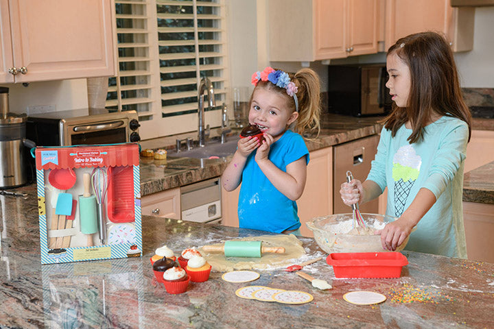 17 pc Intro to Baking Kids Set