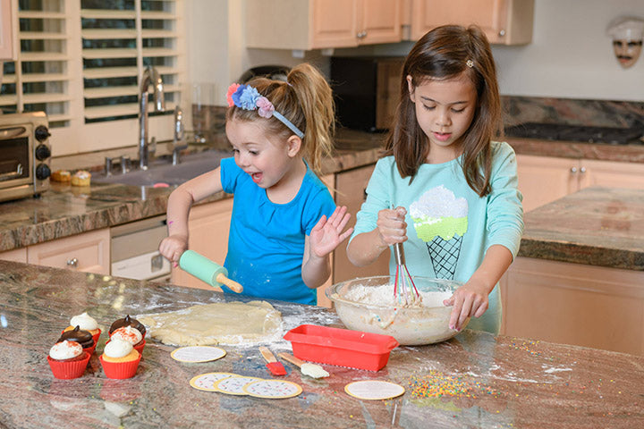 17 pc Intro to Baking Kids Set